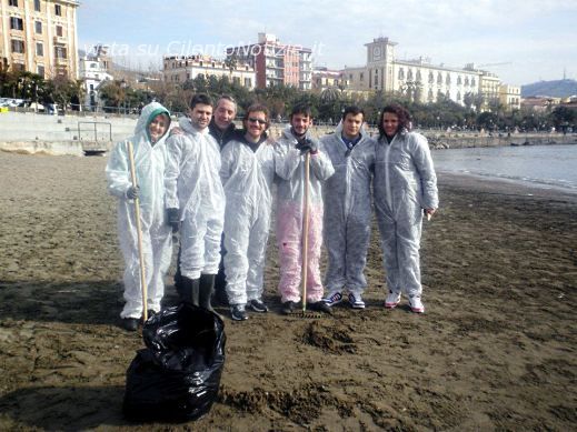 Ambiente foto - Alcuni volontari fare verde salerno.jpg