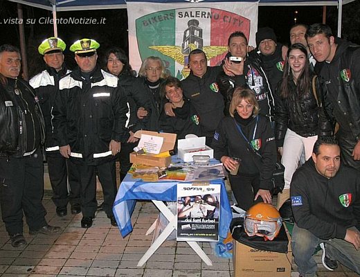 Bikers Salerno City e Polizia Municipale davanti al Posto Cool Place