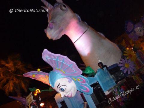 Spettacoli-eventi foto - Carnevale Agropoli 2011 085.JPG