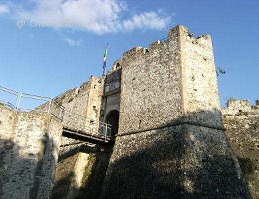 Castello di Agropoli dal basso