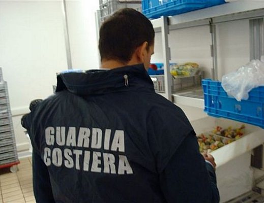 Controlli guardia costiera pescheria