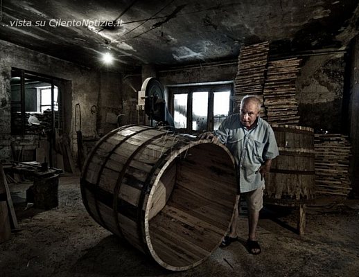 Il costruttore di botti  Foto di Antonio Grambone  PagineGialle  Salerno