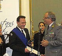 La premiazione di uno dei sei salernitani illustri 