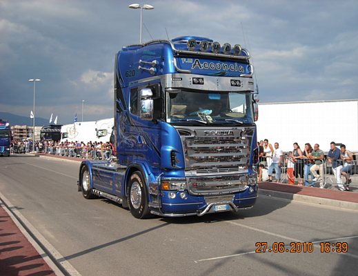 Truck Il Raduno del Mediterraneo blu