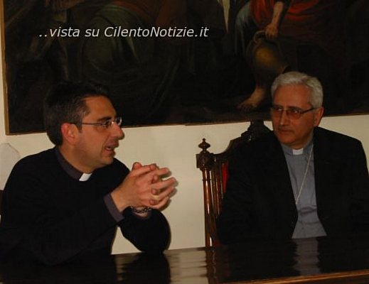 Marisa-Russo foto - Vescovo Miniero e responsabile U Stampa Don Valeriano