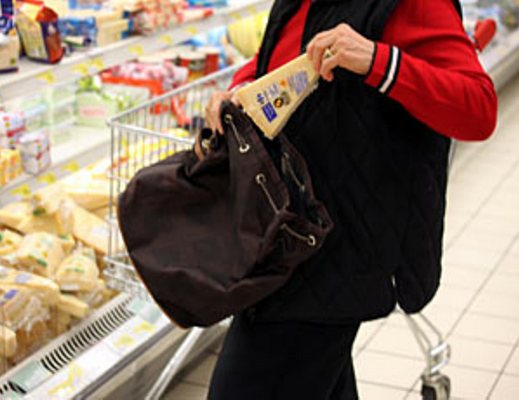 anziana furto al supermercato