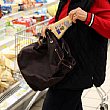 Attualita foto - anziana furto al supermercato