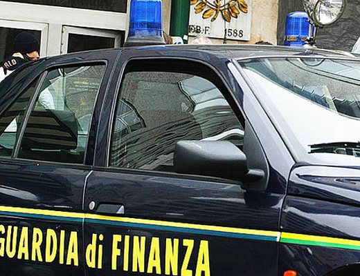 auto guardia di finanza