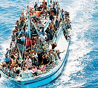 barcone profughi verso l italia