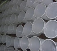 bicchieri e piatti di plastica bicchieri e piatti di plastica