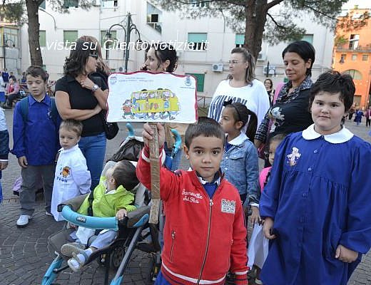 bicicletta a piedi a scuola