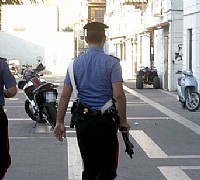carabinieri due pistola