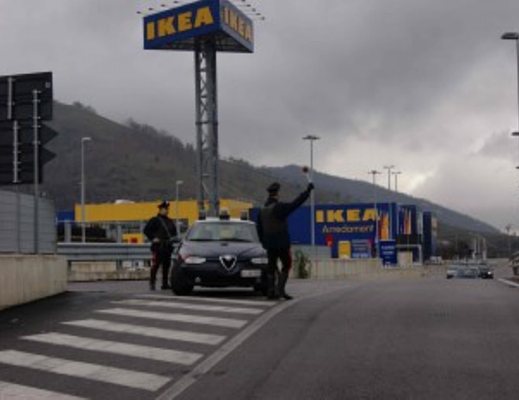 carabinieri furto auto da ikea