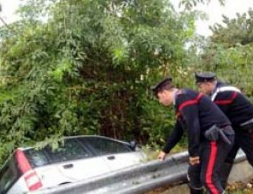 carabinieri auto dirupo 1
