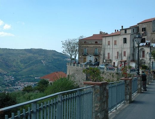 castellabate borgo paese