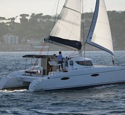 catamarano fountaine pajot mahe