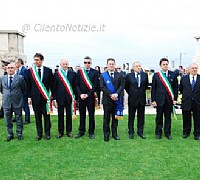 cirielli e sindaci al cimitero inglese