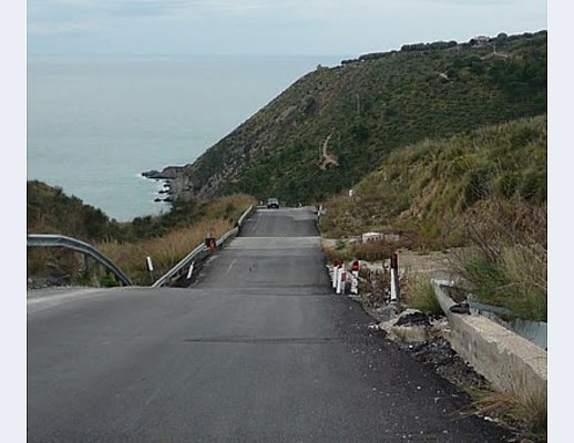 frana tra ascea e Pisciotta