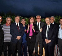 gruppo  Angela Riccio de Braud al centro con Troiano,  d'Errico e altri illustri ospiti