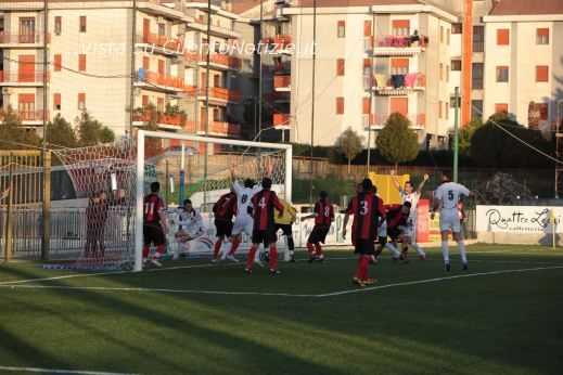 Sport foto - il gol della Gelbison contro l acri 2011.JPG