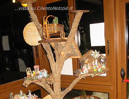 Marisa-Russo foto - l albero presepe a Castellabate
