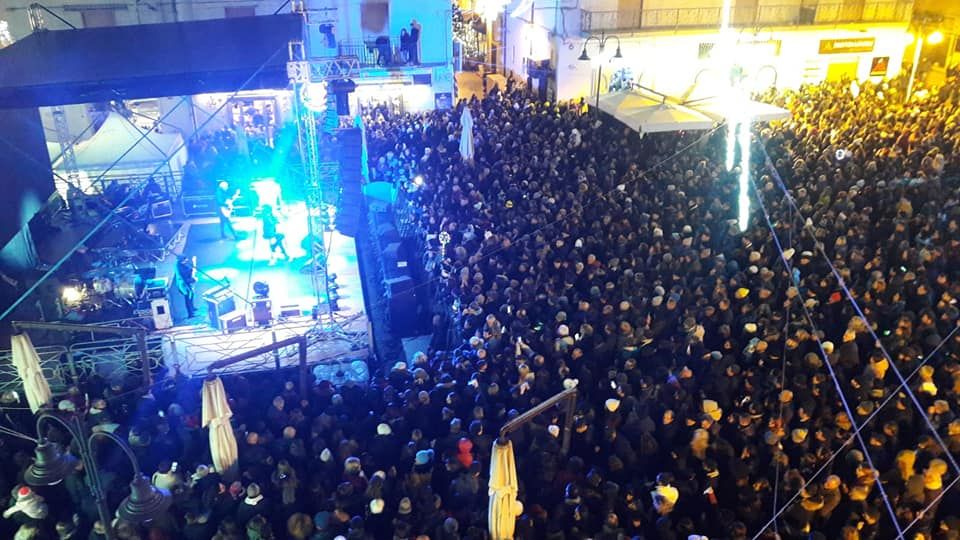 anna tatangelo in piazza agropoli