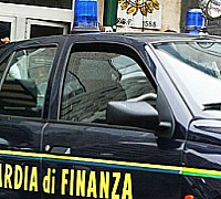 macchina guardia di finanza