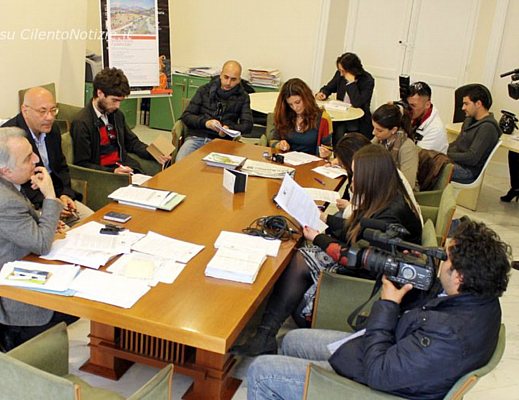 miccio durante una conferenza stampa