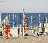 ombrelloni spiaggia libera