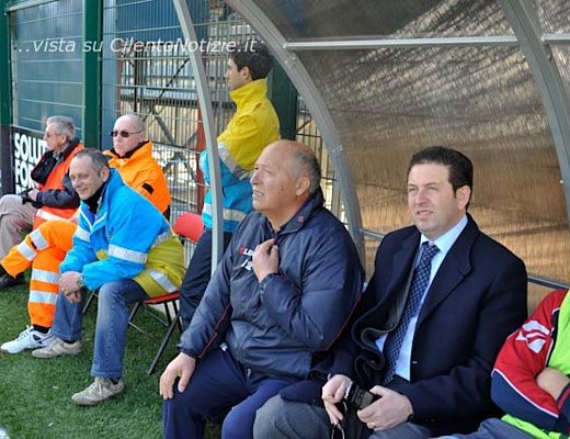 Nicola-Salati foto - pasquale santosuosso in panchina