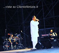 Marisa-Russo foto - peppe barra concerto paestum festival 2011