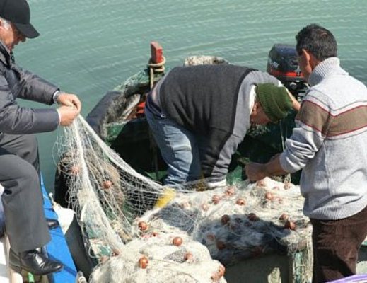 pescatori trovano rifiuti