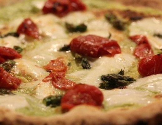 pizza con Mozzarella di Bufala Campana dop