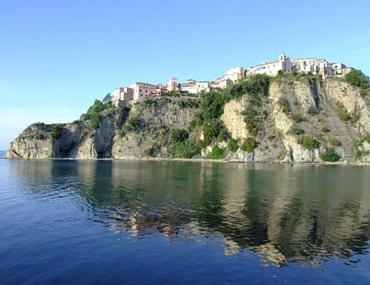 porto di agropoli e bandiera blu