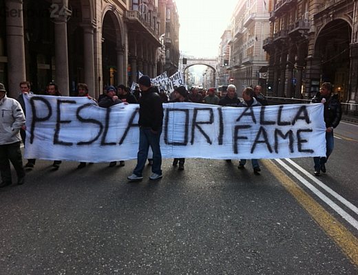 protesta pescatori genova