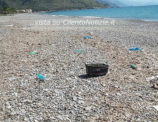 Paolo-Abbate foto - rifiuti cilento dopo estate 2012 art abbate 01