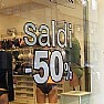 Economia foto - saldi al 50 percento salerno 