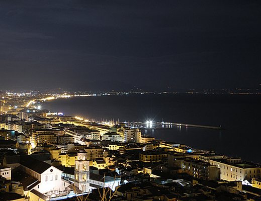 salerno di notte