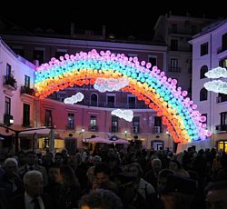salerno luci d artista arcobaleno 2011 salerno luci d artista arcobaleno 2011