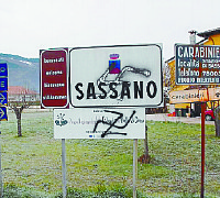 sassano cartelli svastiche