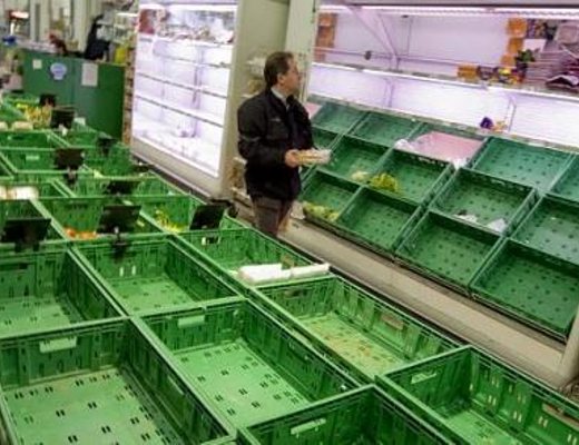 scaffali frutta vuoti