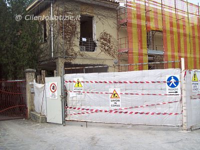 Comuni foto - sequestro palazzina 1.JPG