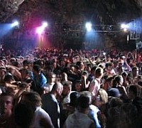 tipica discoteca affollata tipica discoteca affollata