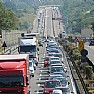 Avvisi foto - traffico in autostrada per il ponte