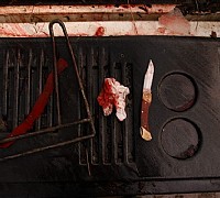 uccide amico con coltello