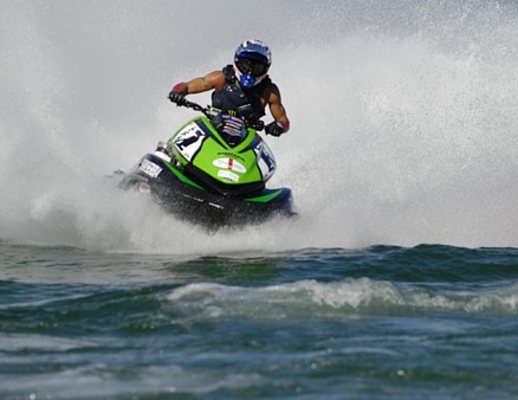 vigilanza in mare con acquascooter